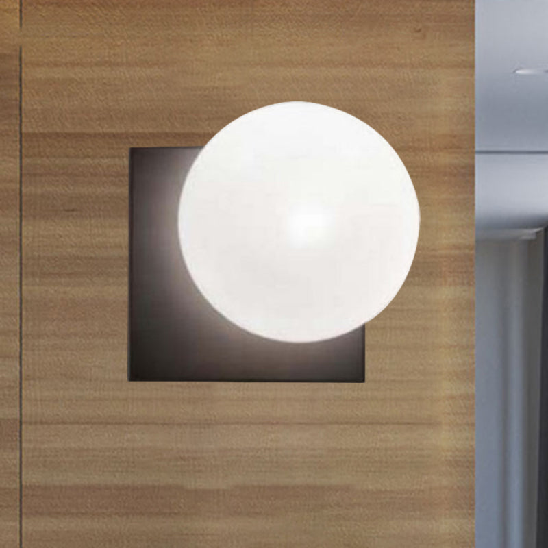 Moderne 1 Lichts Wandlamp met Witte Glas Shade Zwarte Bal Wand Gemonteerde Verlichting