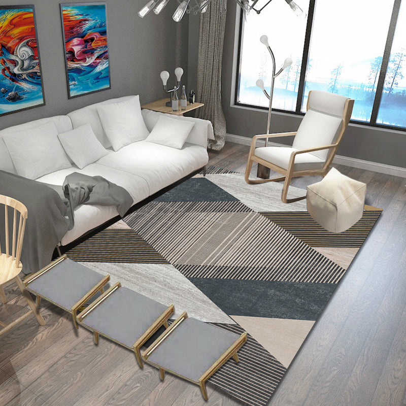 Unieke meerkleurige gestreepte tapijt met geometrische print van polyester Moderne tapijt Huisdiervriendelijk anti-slip achterkant Tapijt voor de slaapkamer