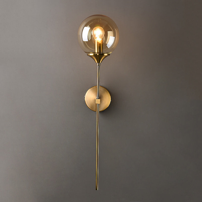 Ball Shade Pencil-Arm Wandverlichting Postmodern Duidelijk/Amber/Rookgrijs Glas Enkele Messing Wandlamp