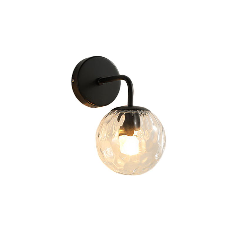 Balvormige Wandlamp Minimalistisch Duidelijk Golfend Glas 1-Lichts Slaapkamer Wandgemonteerde Verlichting met Gebogen Arm in Zwart/Goud