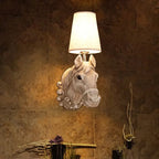Art Deco Paardenkop Wandlamp Hars 1-Licht Restaurant Wand Gemonteerde Verlichting met Kegel Shade in Lichtbruin