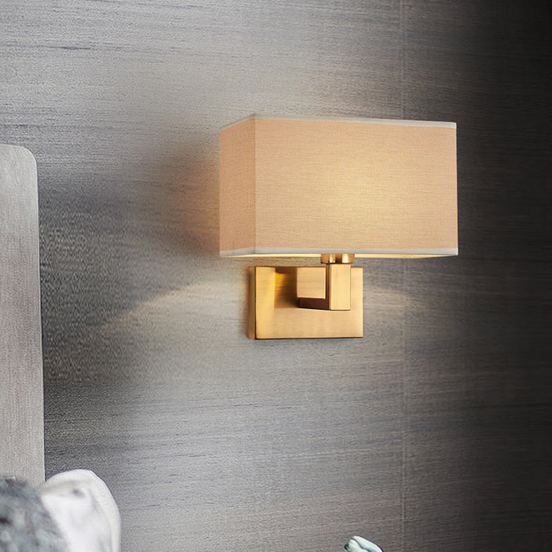 Postmodern Cuboid Wandlamp Stof 1-Lichts Bedzijde Lezen Wandlicht in Wit/Beige/Bruin met Zwart/Gouden Arm