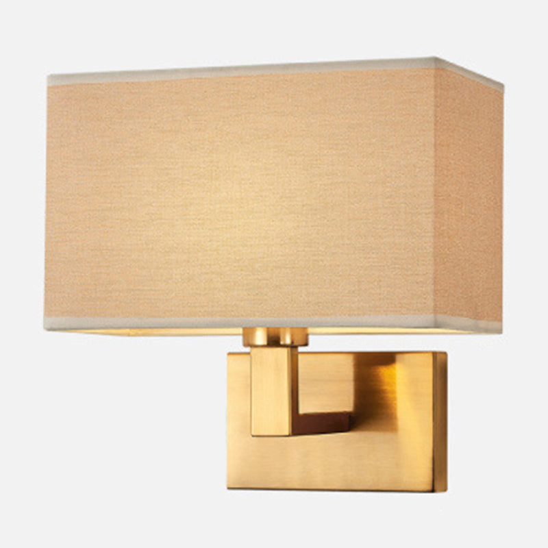 Postmodern Cuboid Wandlamp Stof 1-Lichts Bedzijde Lezen Wandlicht in Wit/Beige/Bruin met Zwart/Gouden Arm