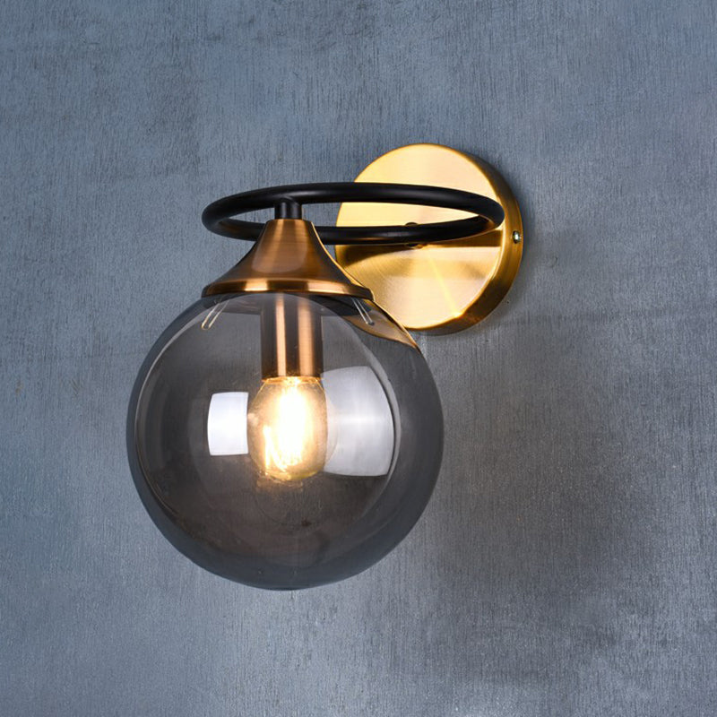 Postmodern stijl bal wandlamp fixture glas 1-lamp slaapkamer wand sconcelicht in messing