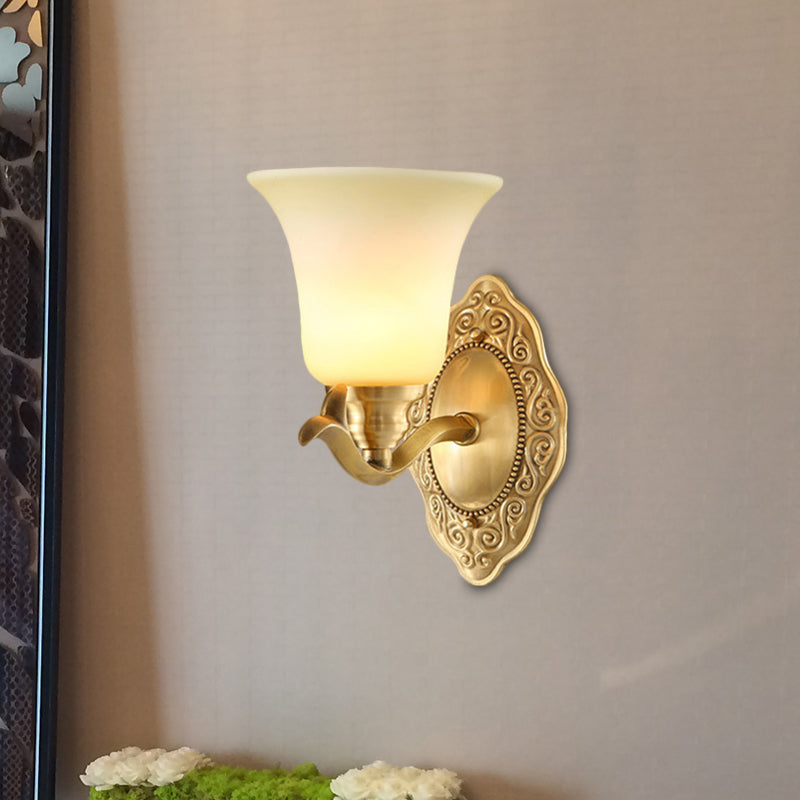 Traditionele Bell Shade Wandlamp 1/2-Licht Frosted Glas Sconcelamp met Gouden Metalen Arm