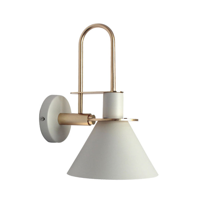 1 Lichte Bedside Wandgemonteerde Licht Eenvoudige Zwarte/Witte/Groene Wandlamp met Conische Metalen Schaduw
