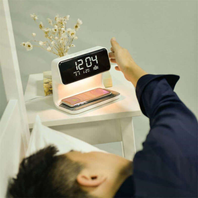 Creatieve 3-in-1 Bedlamp Draadloze Oplading LCD Scherm Alarmklok Draadloze Telefoon Oplader