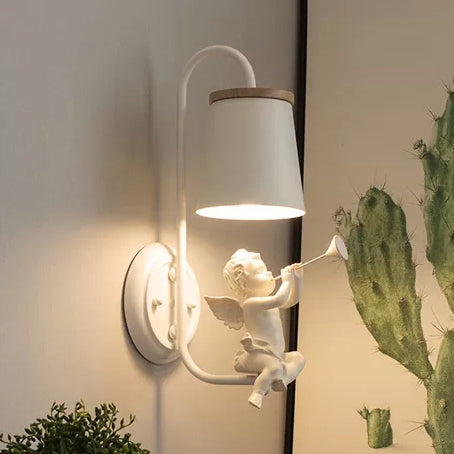 Witte Kleine Engel Wandlamp met Emmerlampenkap 1 Kop Metaal Wandlamp voor Woonkamer