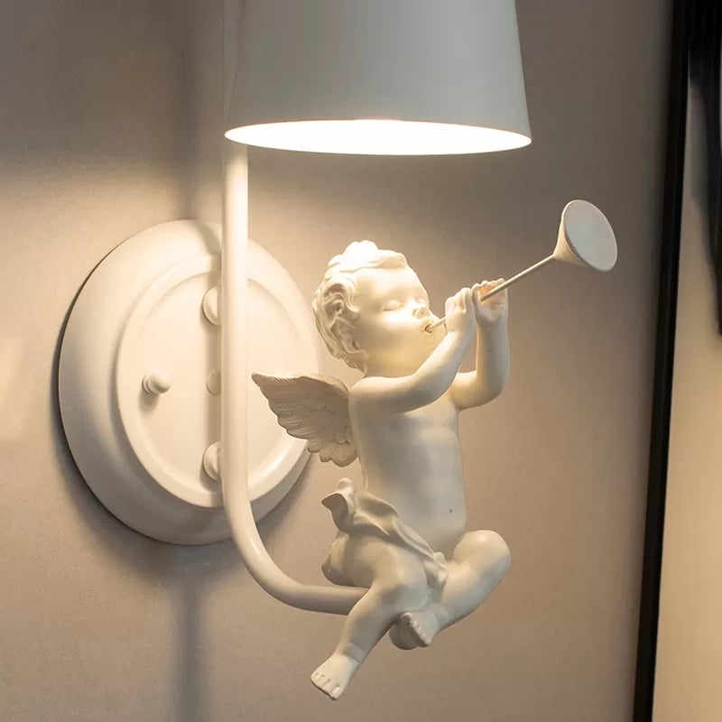 Witte Kleine Engel Wandlamp met Emmerlampenkap 1 Kop Metaal Wandlamp voor Woonkamer