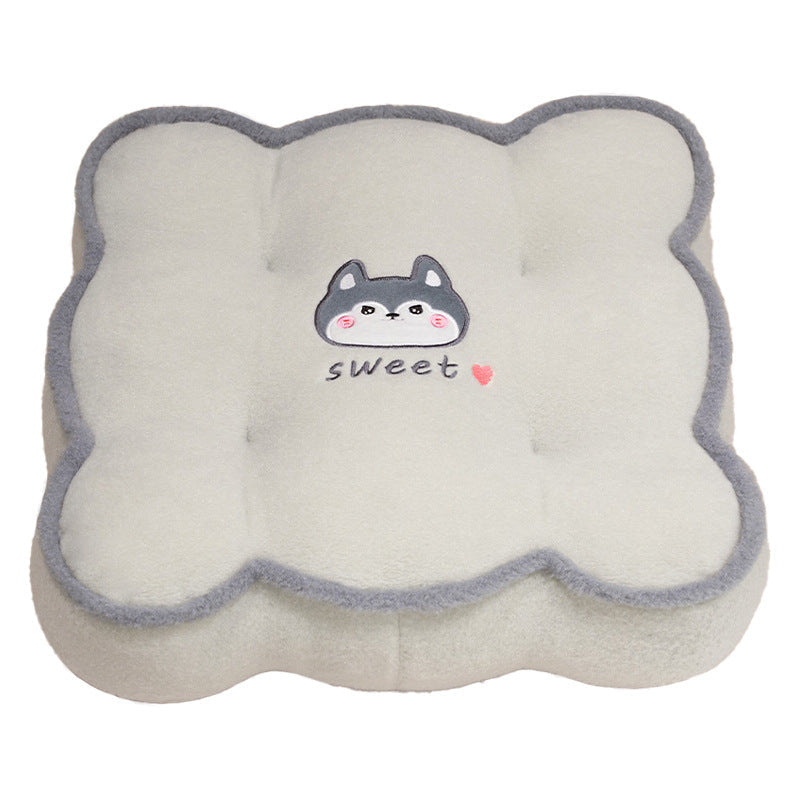 Plush cushion with animal-friendly design Troscana