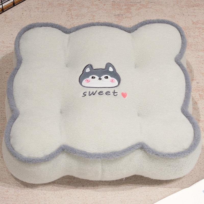 Plush cushion with animal-friendly design Troscana