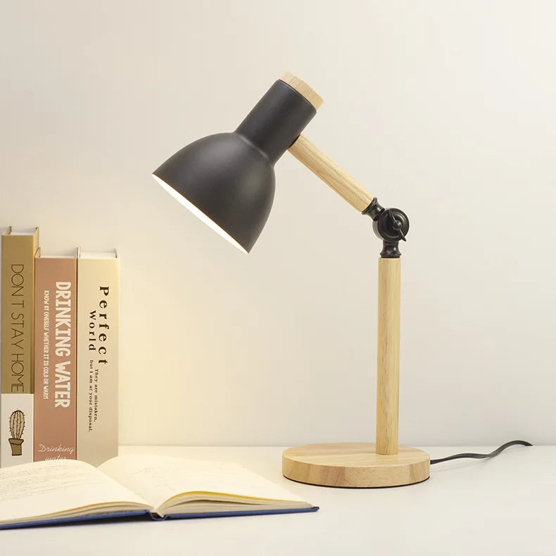 Creatieve Noordse Houten Kunst LED Tafellamp – Verstelbare Kop & Oogbescherming