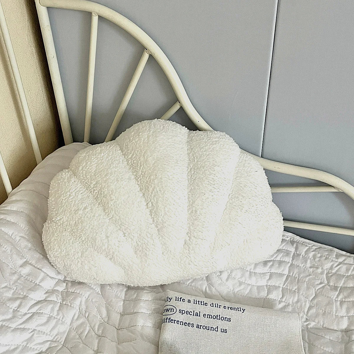Pastel Shell Kussen – Fluffy Bouclé Pluche Kussen | Troscana
