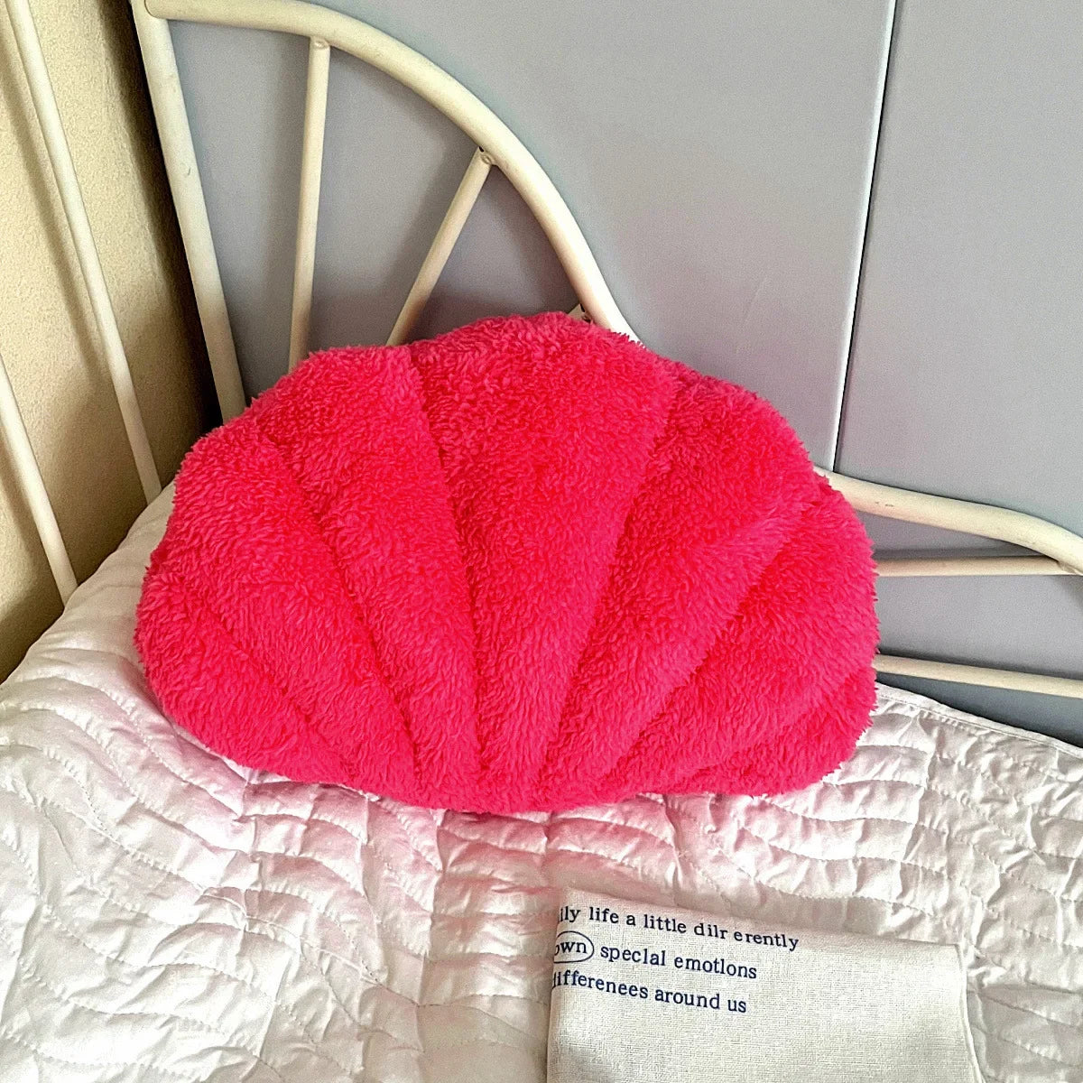 Pastel Shell Kussen – Fluffy Bouclé Pluche Kussen | Troscana