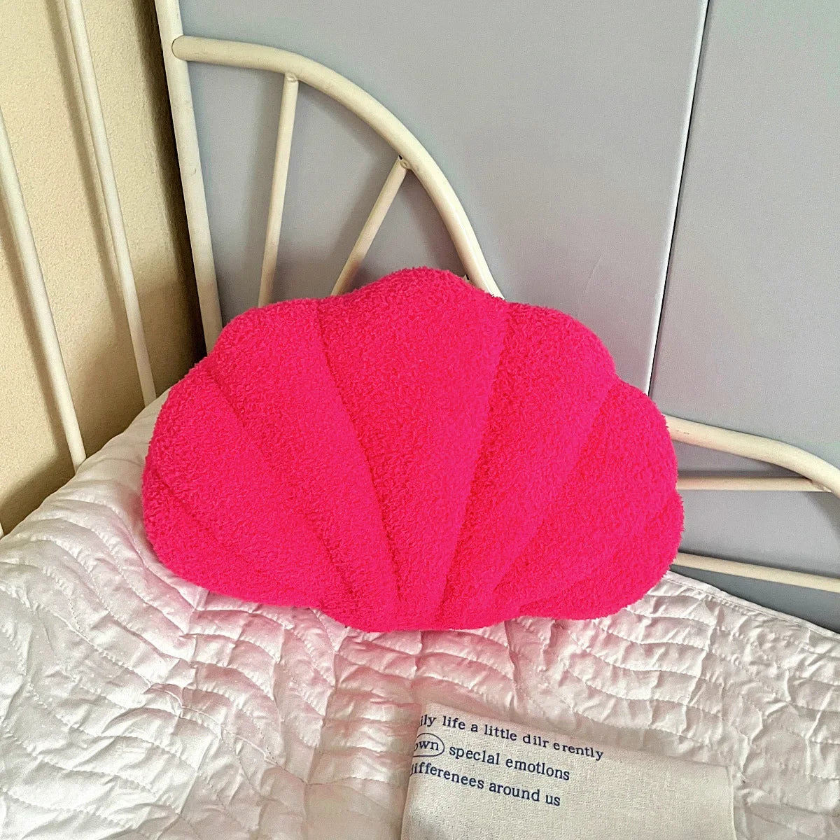 Pastel Shell Kussen – Fluffy Bouclé Pluche Kussen | Troscana
