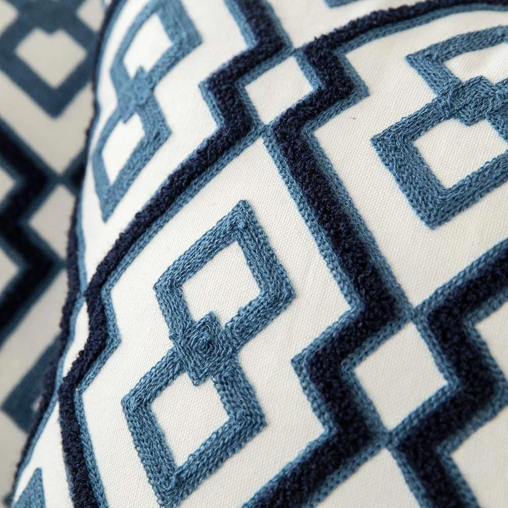 Blauwe Geborduurde Decoratieve Kussen met Ornamentenpatroon