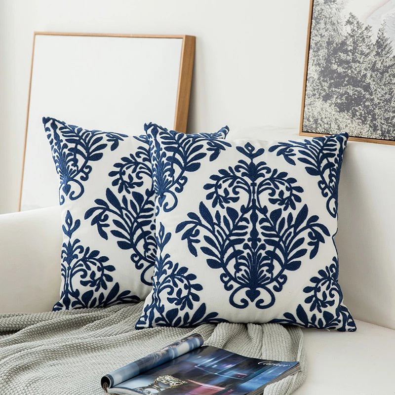 Blauwe Geborduurde Decoratieve Kussen met Ornamentenpatroon