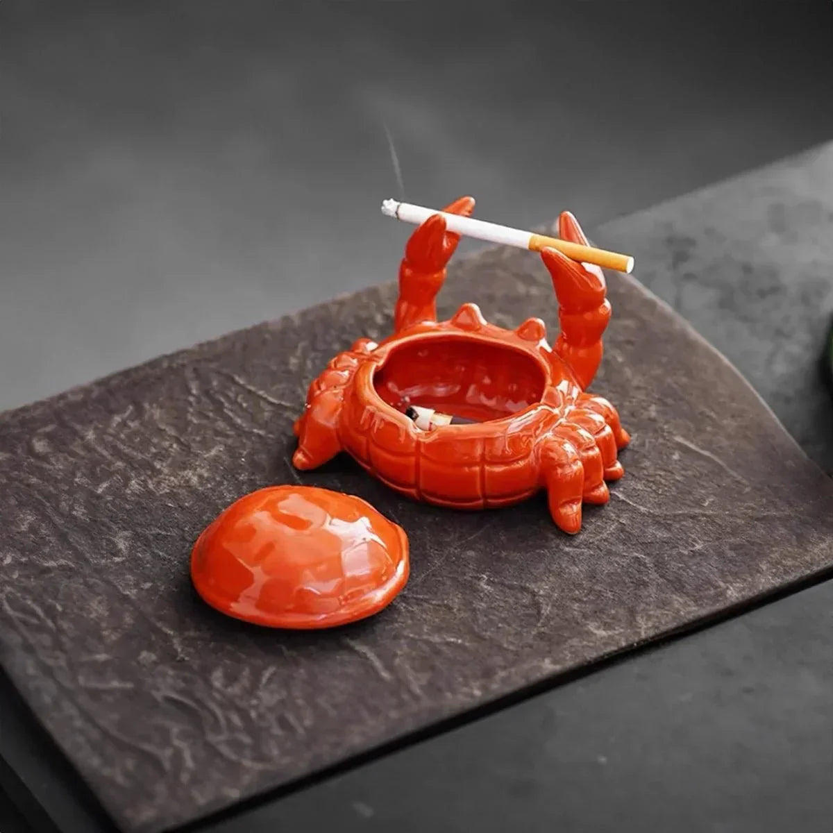 Luxe Asbak in Oosterse Stijl met Uniek Krab Ontwerp